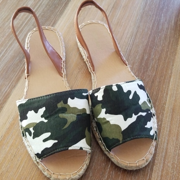 BAMBOO Shoes - Bamboo 8.5 Army fatigue espadrille sandals